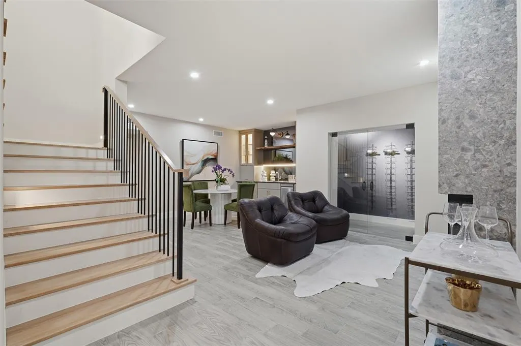 9007 Leaside Drive