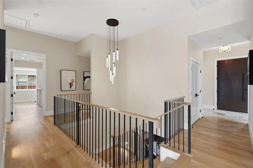 9007 Leaside Drive