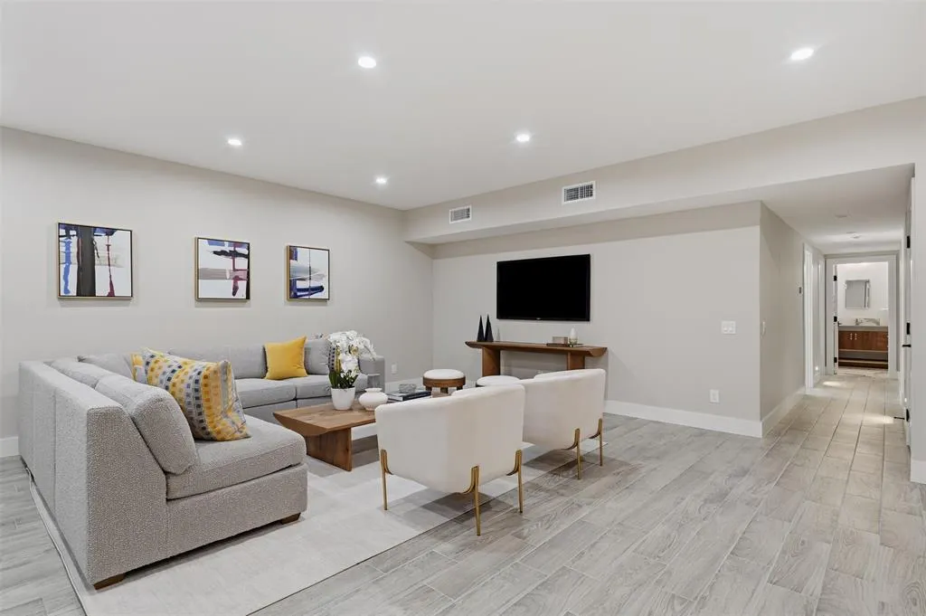 9007 Leaside Drive
