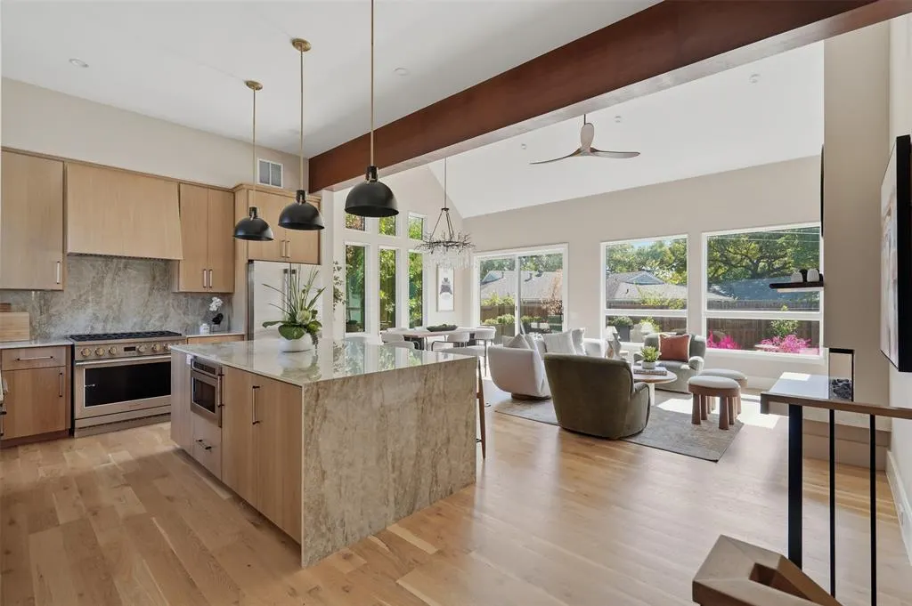 9007 Leaside Drive