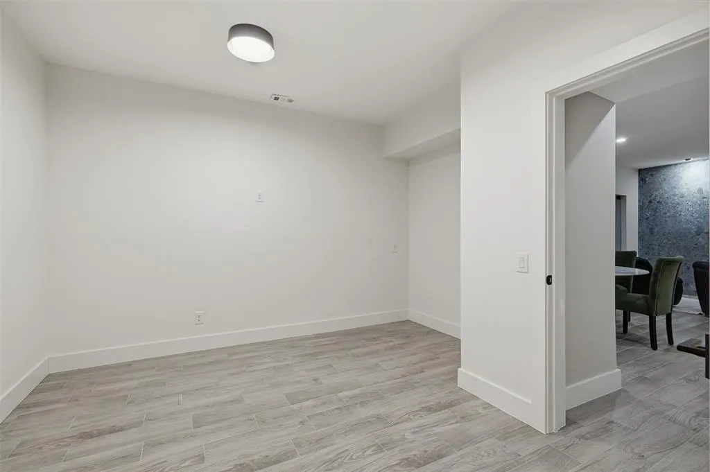 9007 Leaside Drive