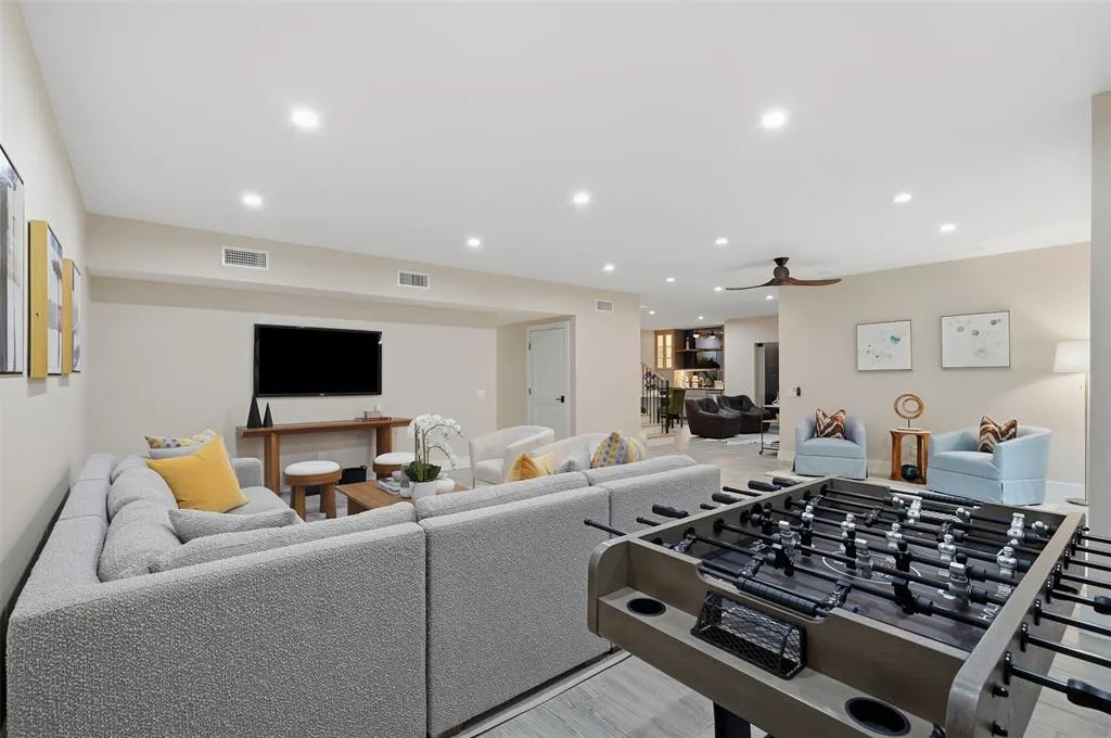 9007 Leaside Drive