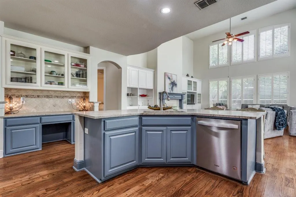 6909 Medallion Drive