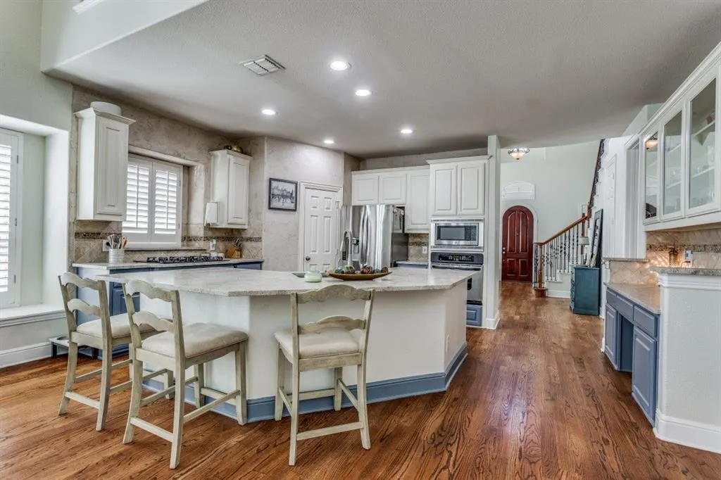6909 Medallion Drive