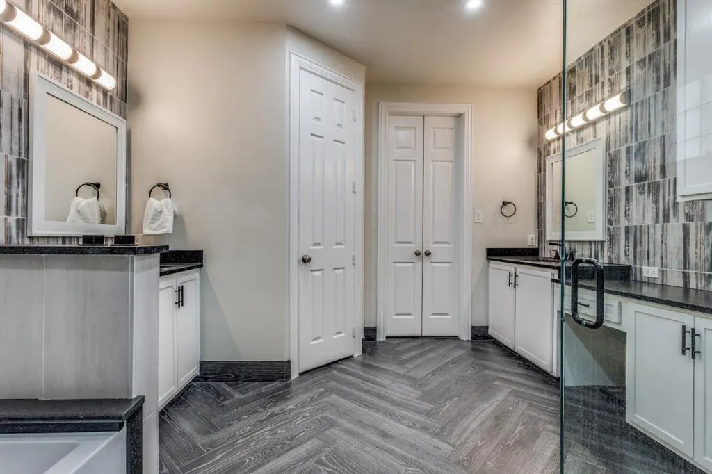 6909 Medallion Drive