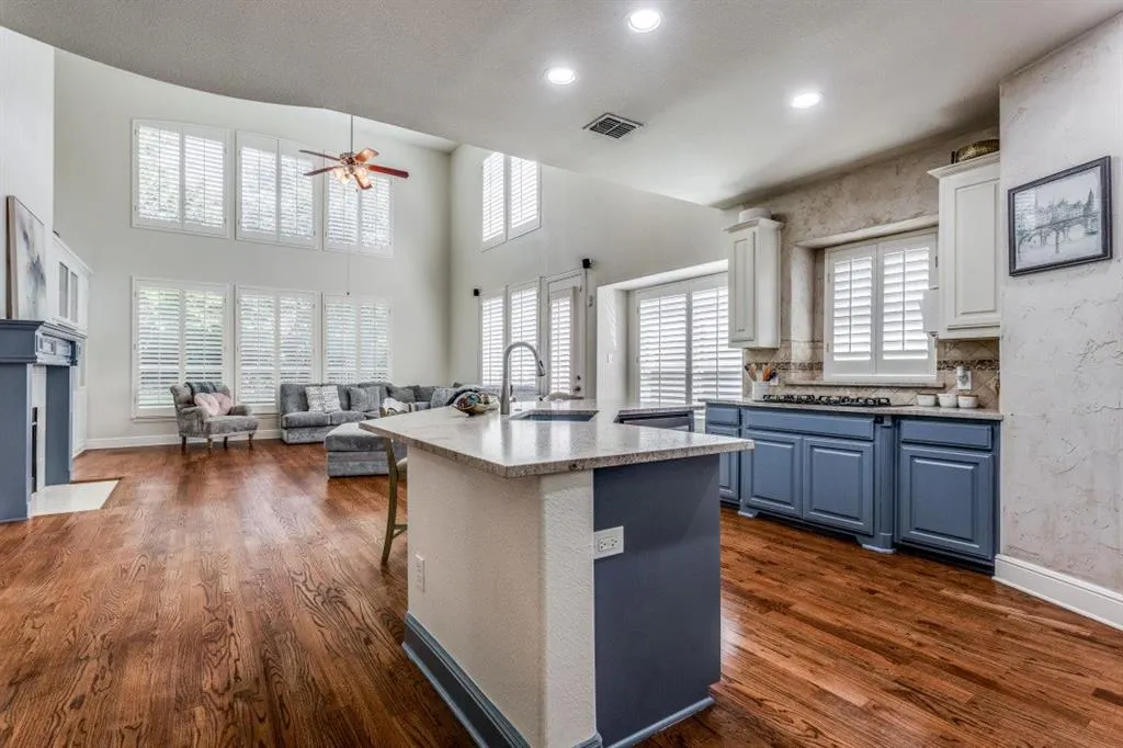 6909 Medallion Drive
