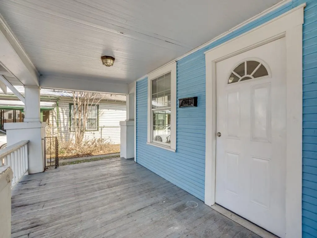 1628 Poplar Street