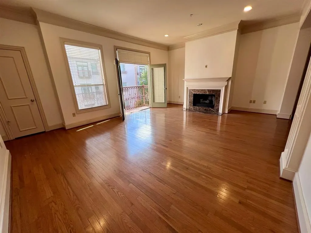 2885 Woodside Street #203