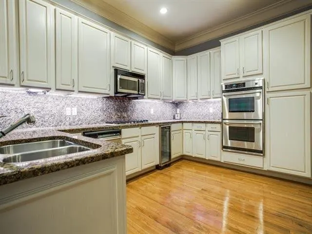 2885 Woodside Street #203