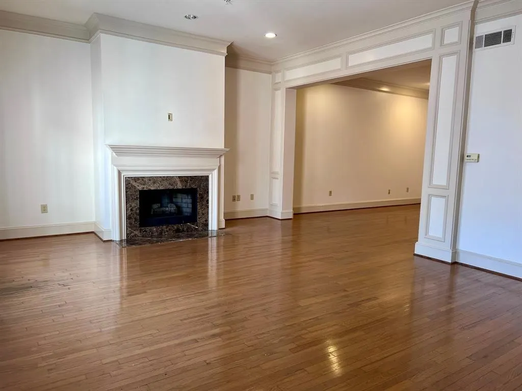 2885 Woodside Street #203