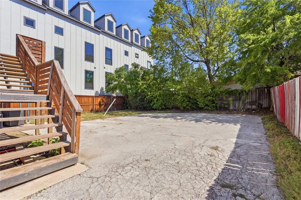 506 N Lancaster Avenue #504A