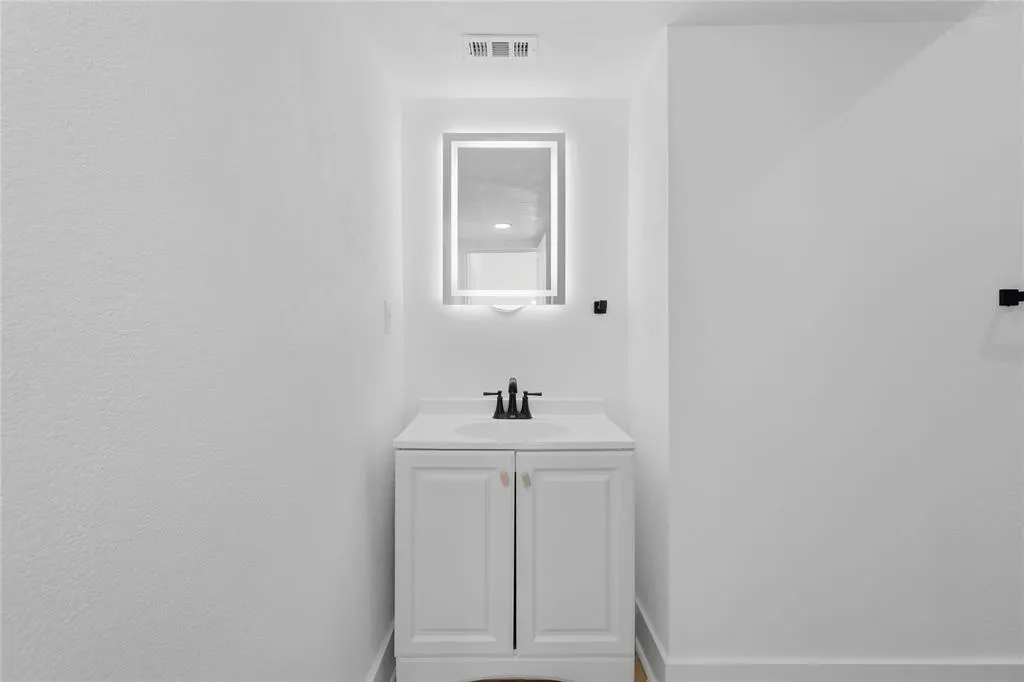 506 N Lancaster Avenue #504A