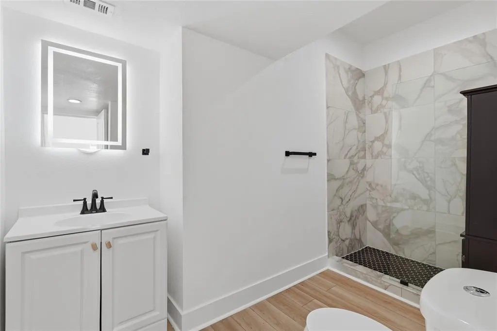 506 N Lancaster Avenue #504A