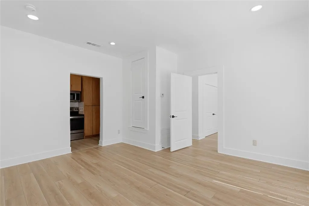 506 N Lancaster Avenue #504A