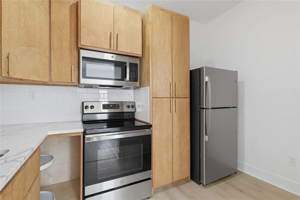 506 N Lancaster Avenue #504A