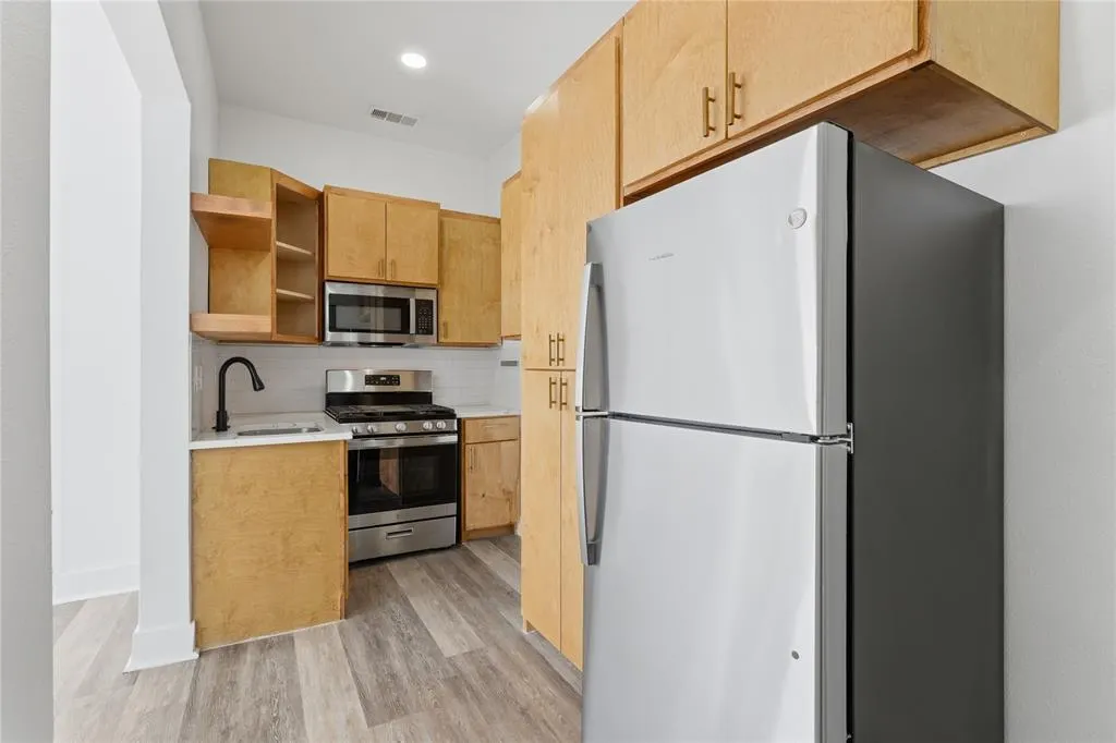 506 N Lancaster Avenue #506A