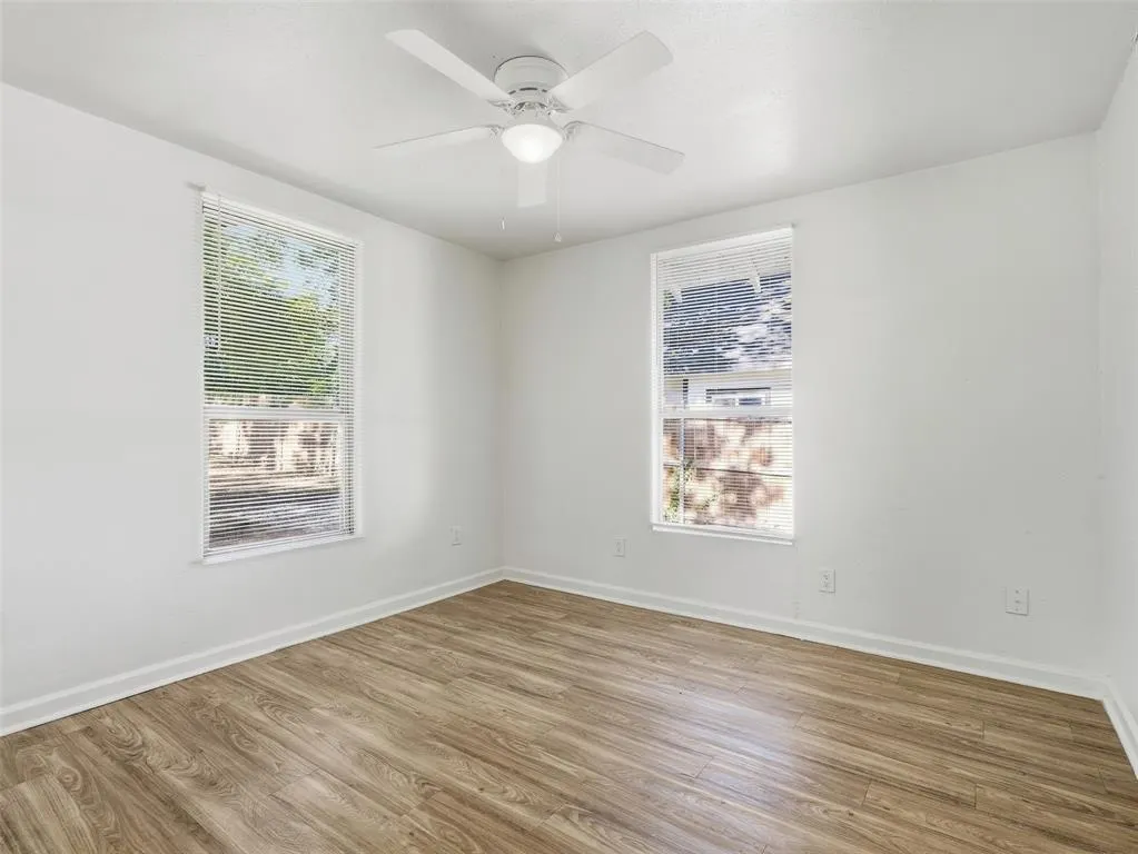 1419 E Waco Avenue