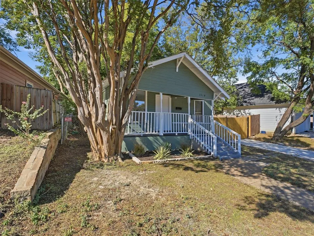 1419 E Waco Avenue