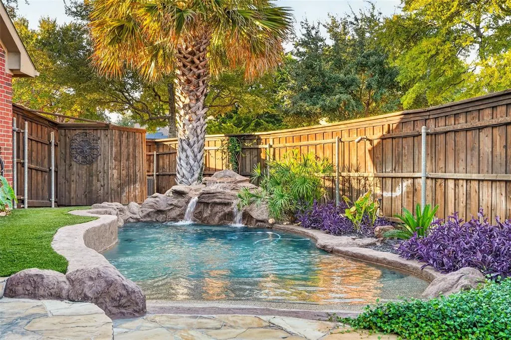 6531 Shadywood Drive