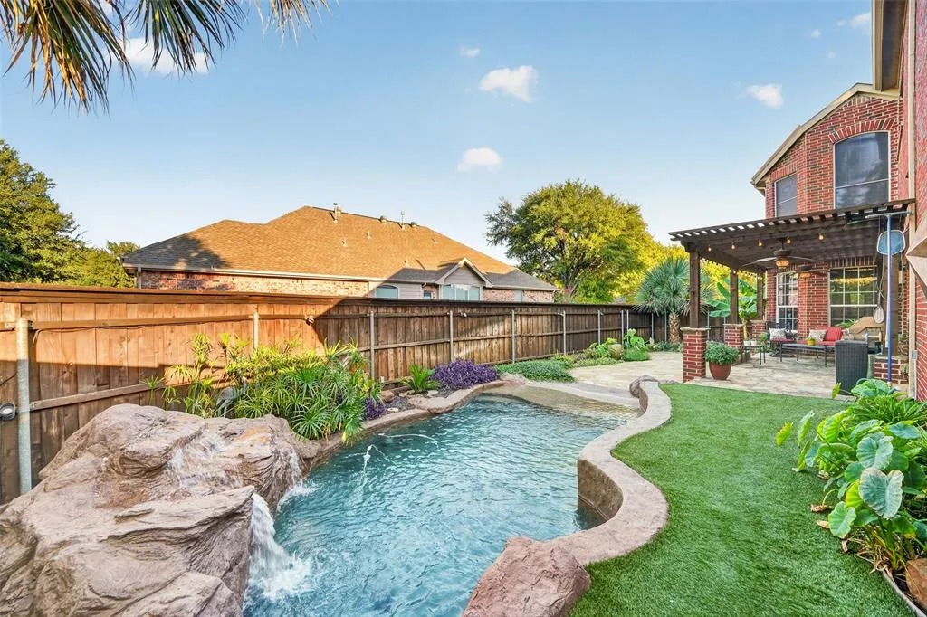 6531 Shadywood Drive
