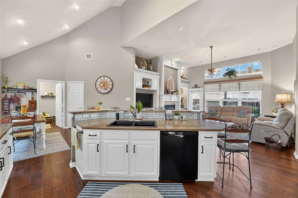 6531 Shadywood Drive