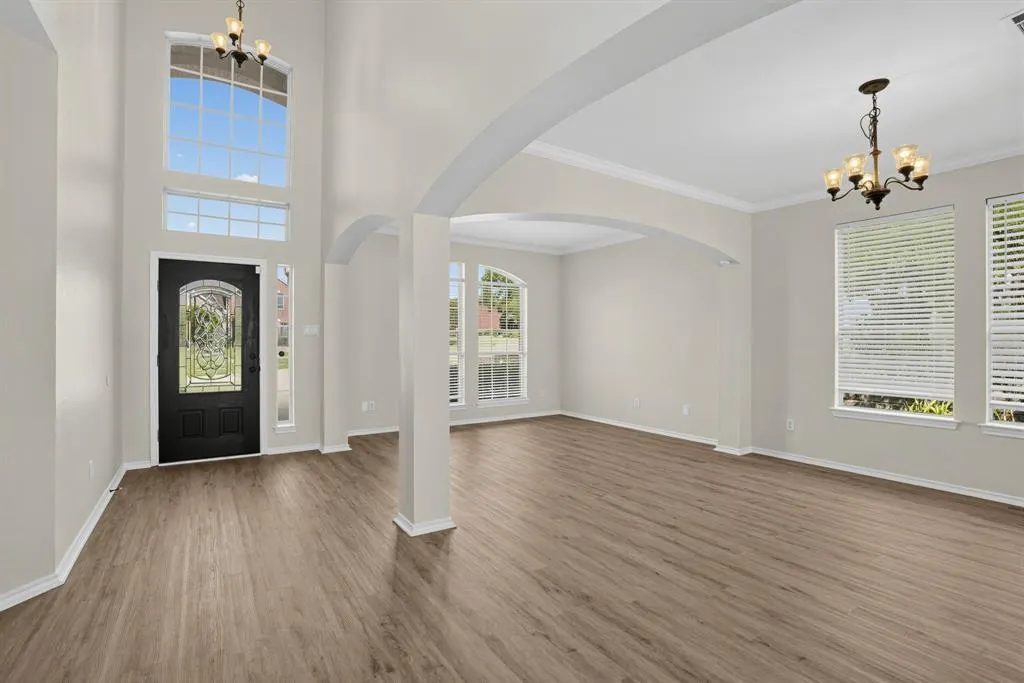 6408 Canyon Lake Drive