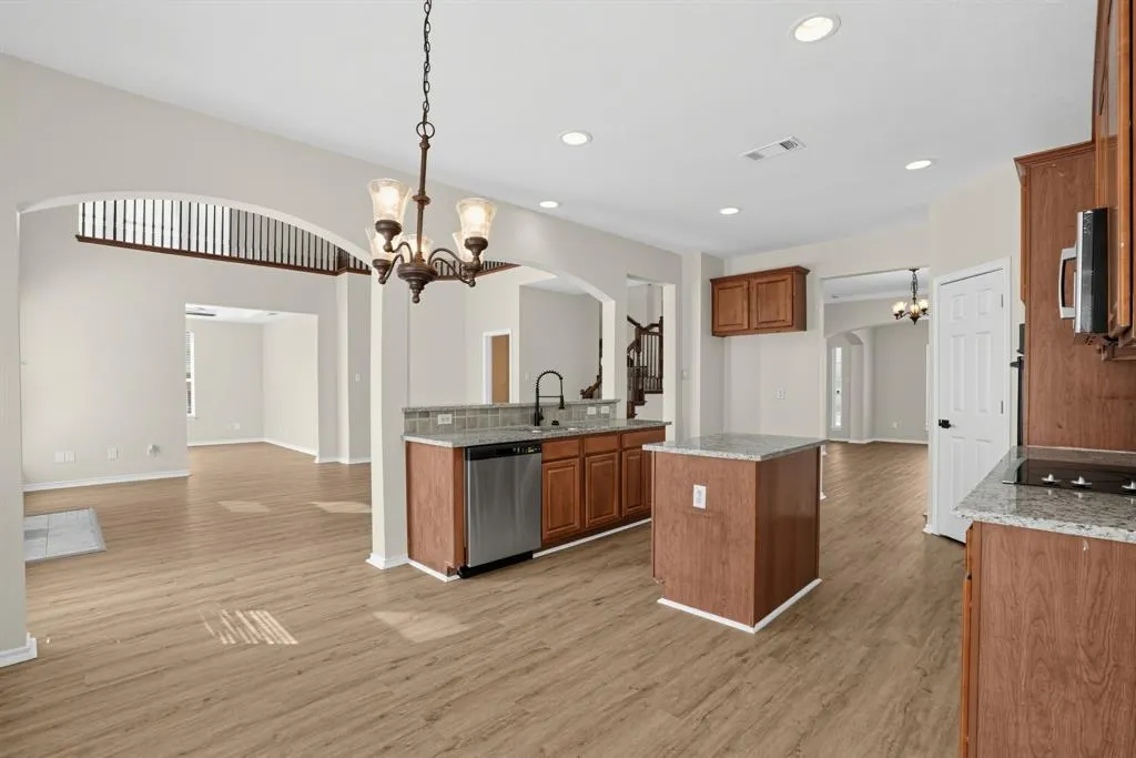 6408 Canyon Lake Drive