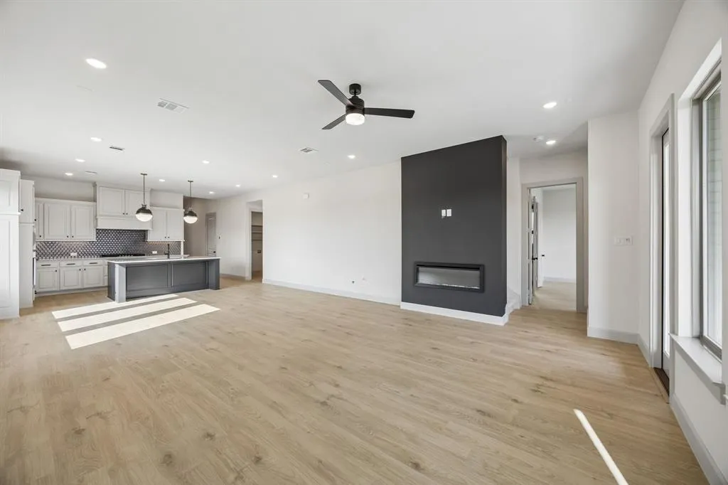 2444 Aurora Avenue