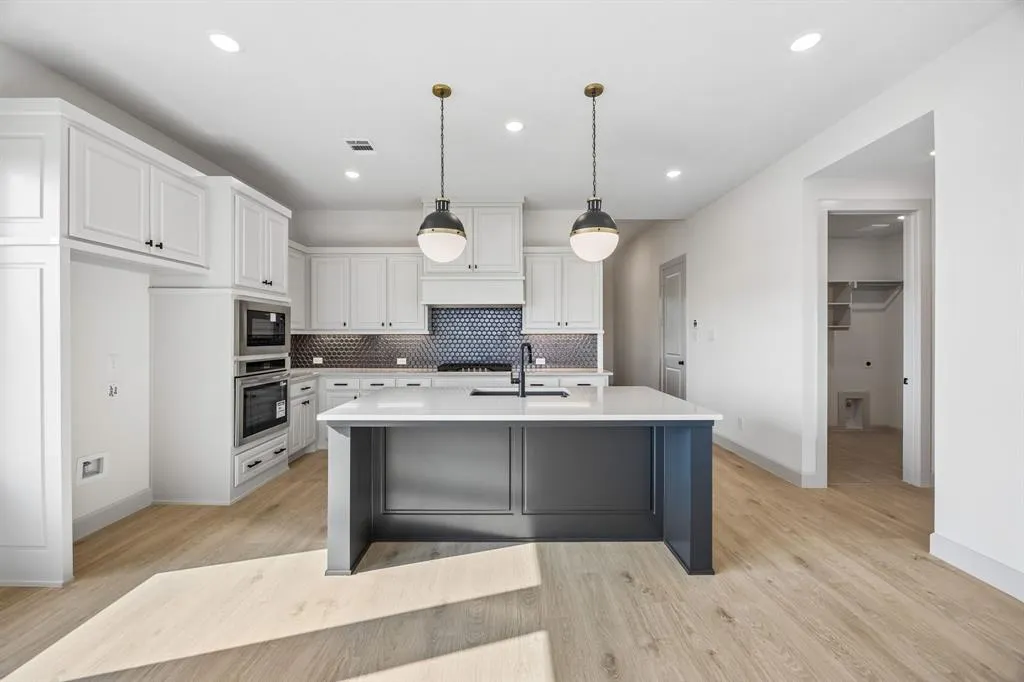 2444 Aurora Avenue