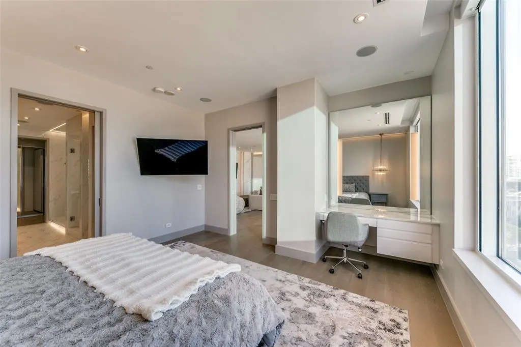 2408 Victory Park Lane #939