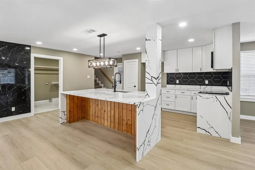 10711 Cromwell Drive