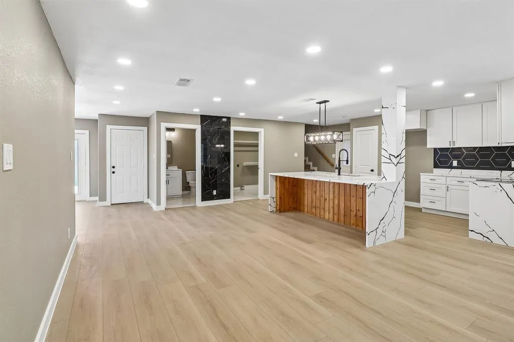 10711 Cromwell Drive