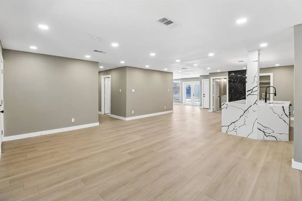 10711 Cromwell Drive