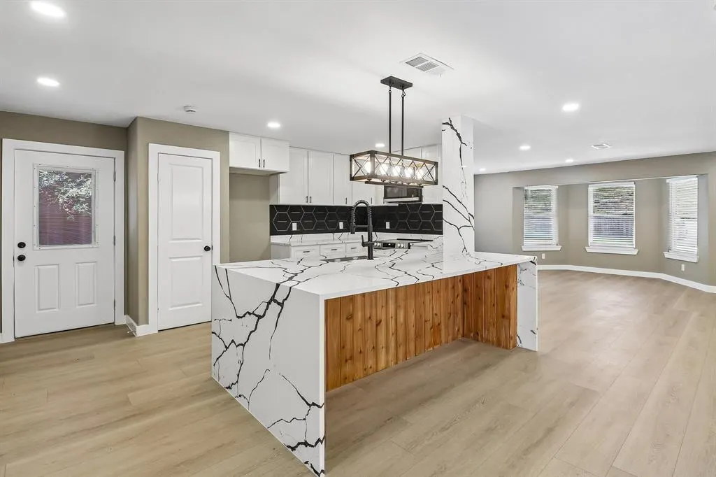 10711 Cromwell Drive