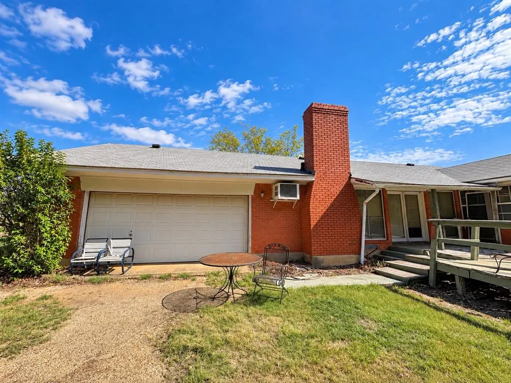 1105 Oak Drive