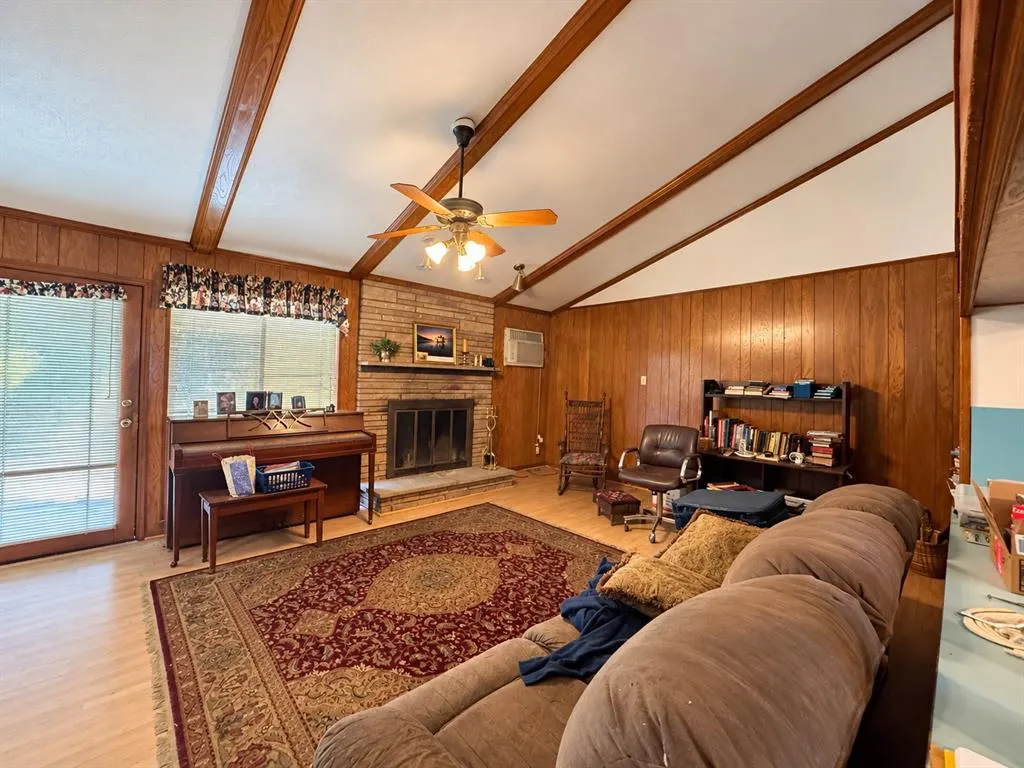 1105 Oak Drive