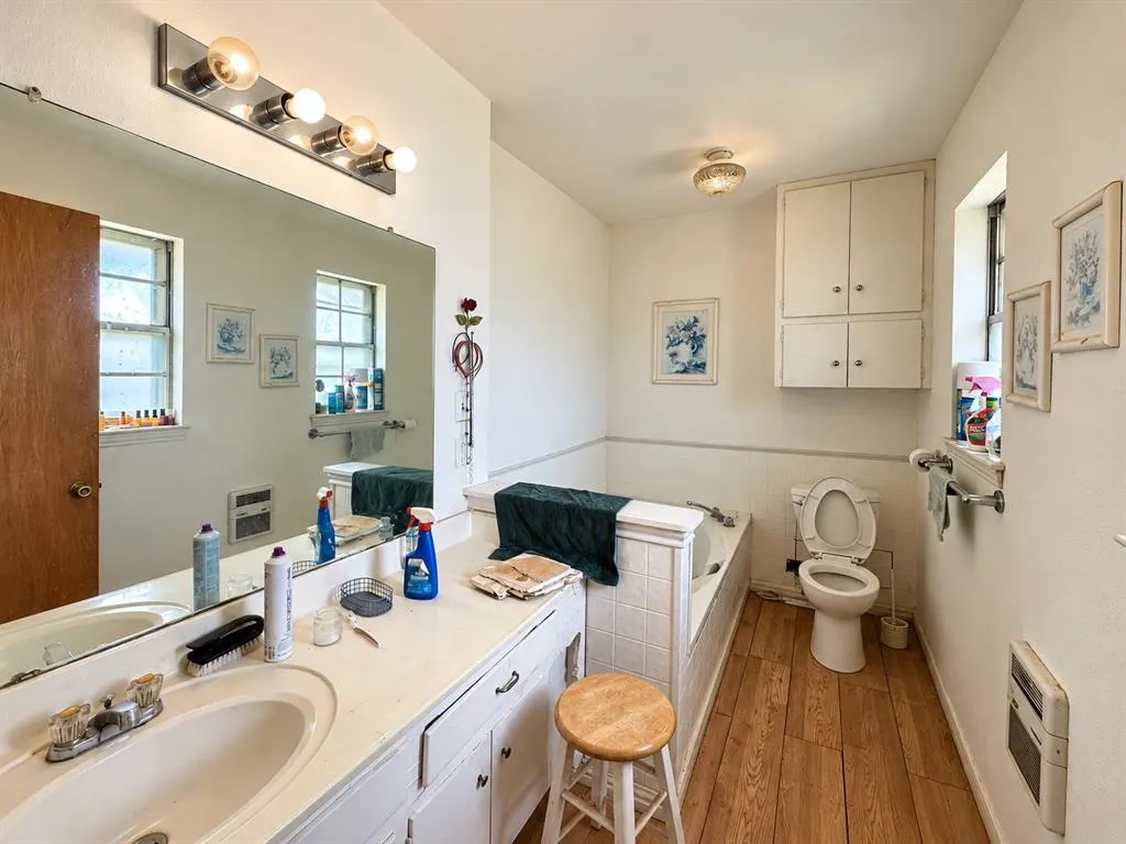 1105 Oak Drive
