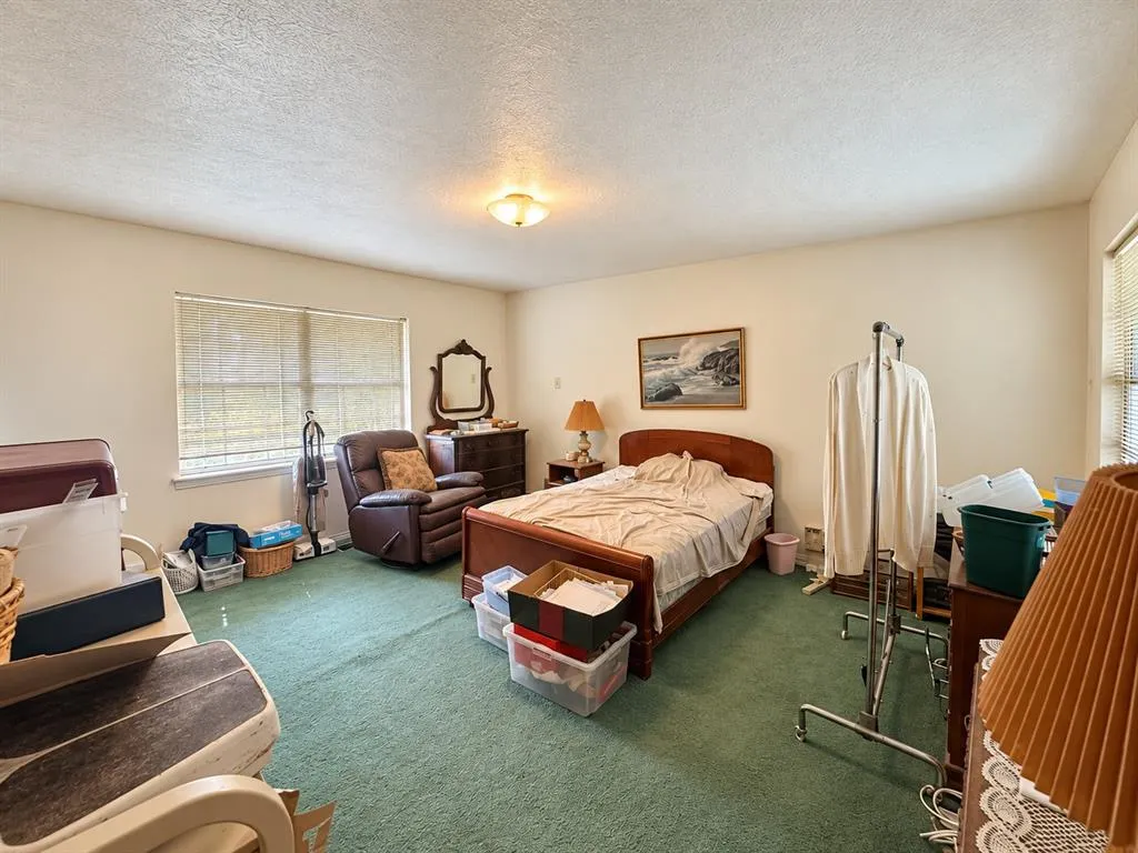1105 Oak Drive