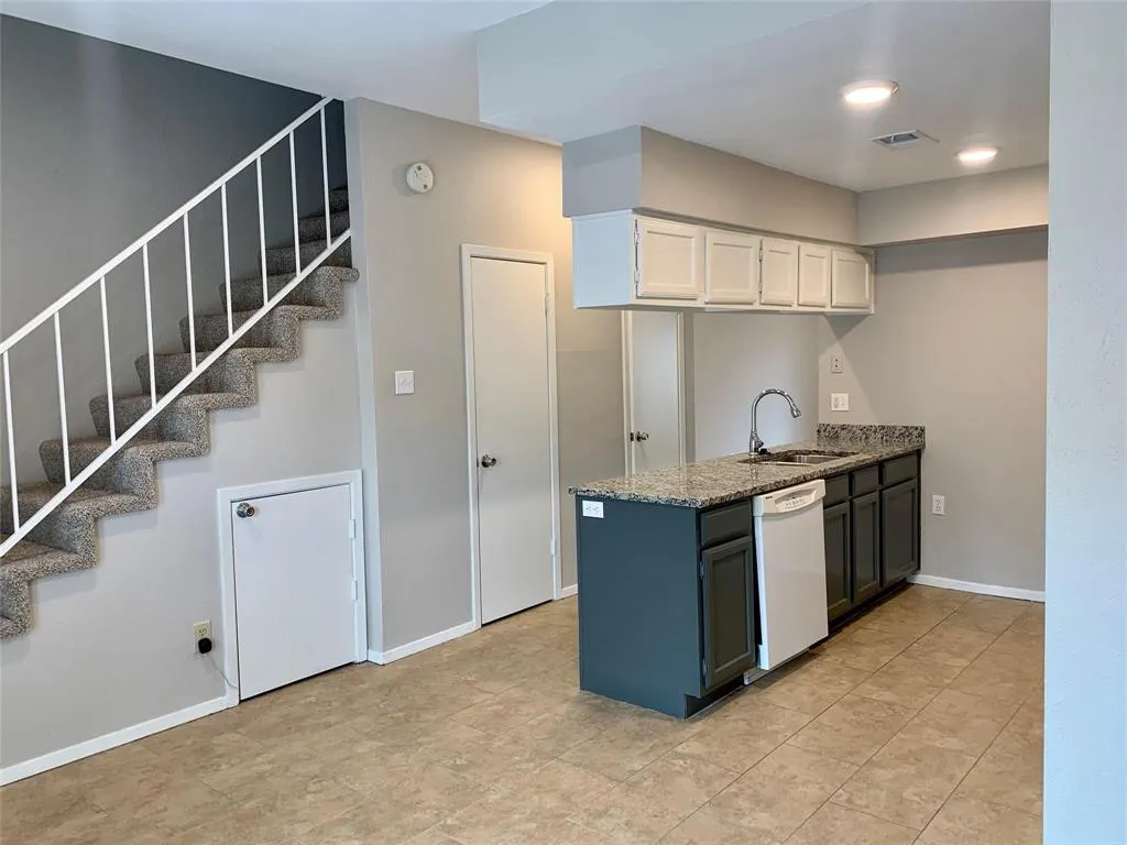 214 Samuel Boulevard #5