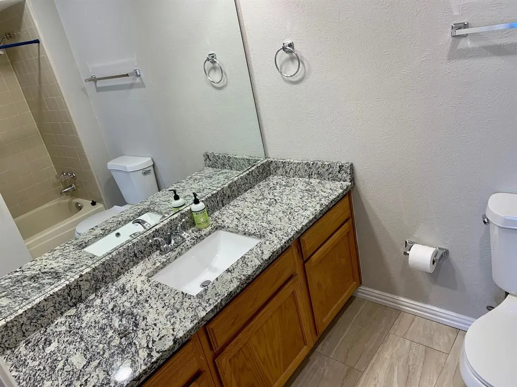 214 Samuel Boulevard #5
