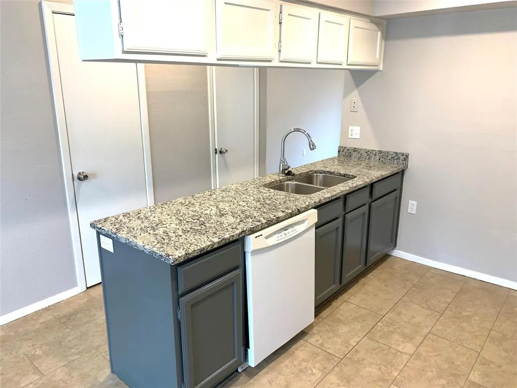 214 Samuel Boulevard #5
