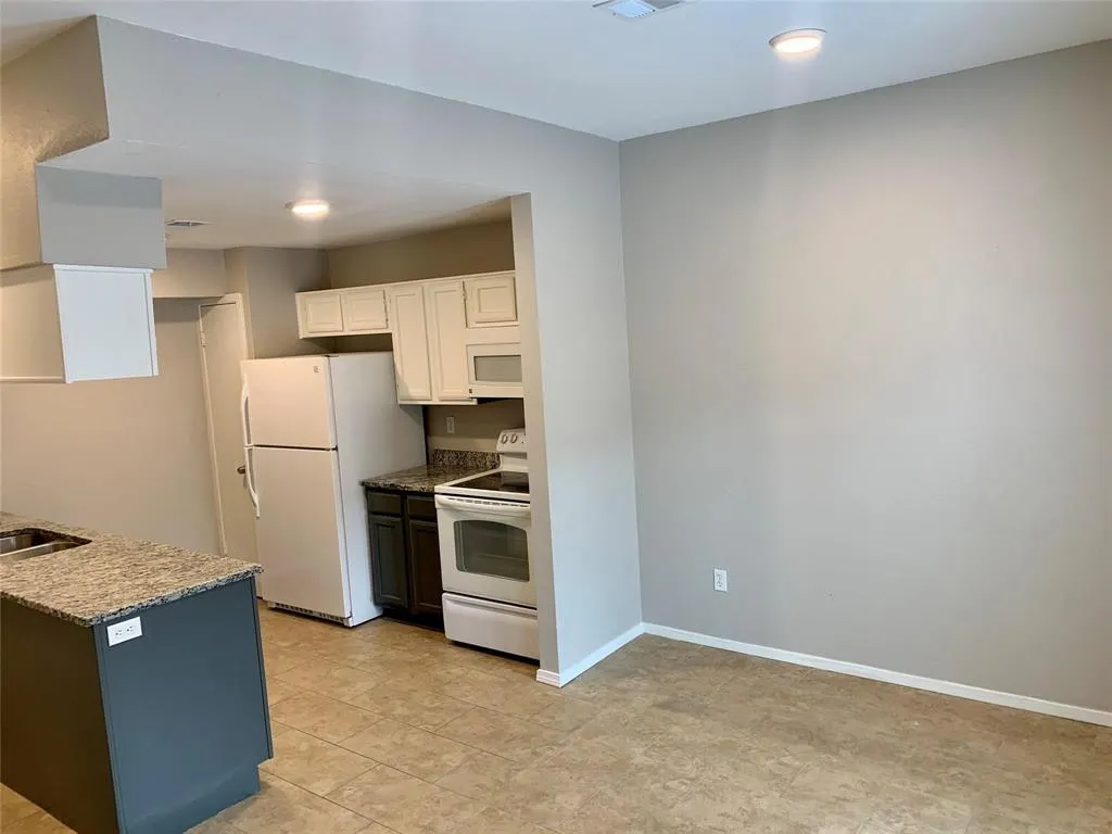 214 Samuel Boulevard #5