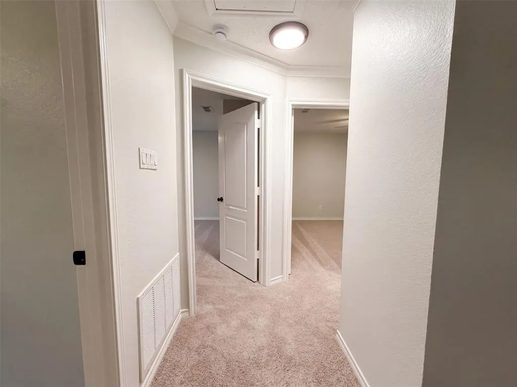 2228 Silverthorn Lane