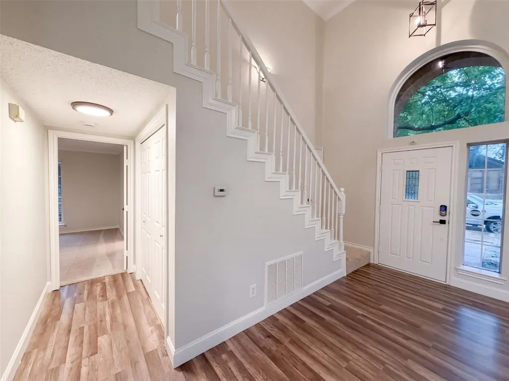 2228 Silverthorn Lane