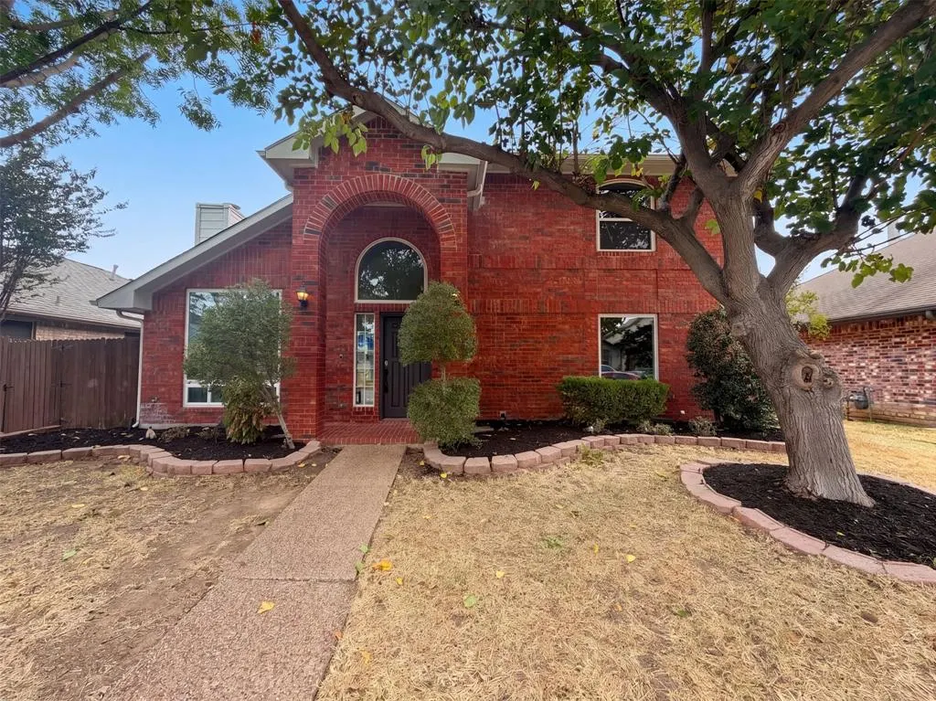 2228 Silverthorn Lane