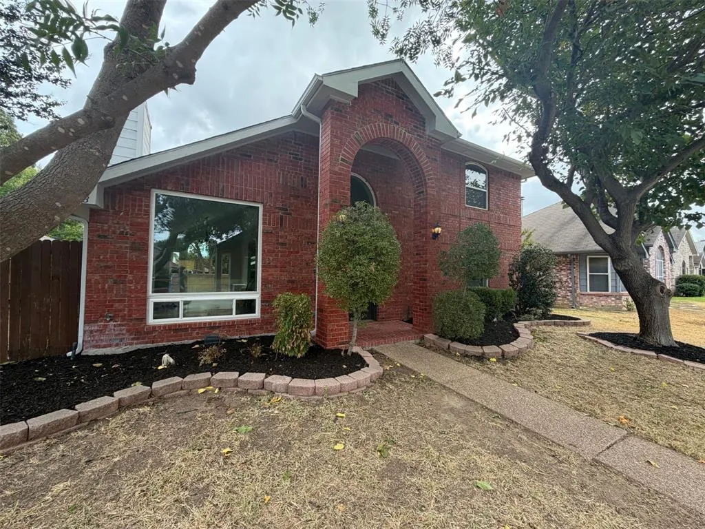 2228 Silverthorn Lane