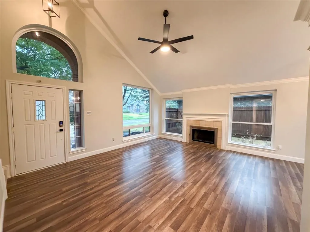 2228 Silverthorn Lane