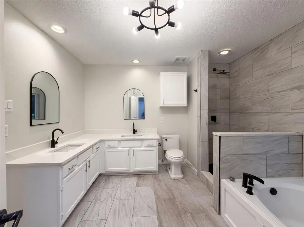 2228 Silverthorn Lane