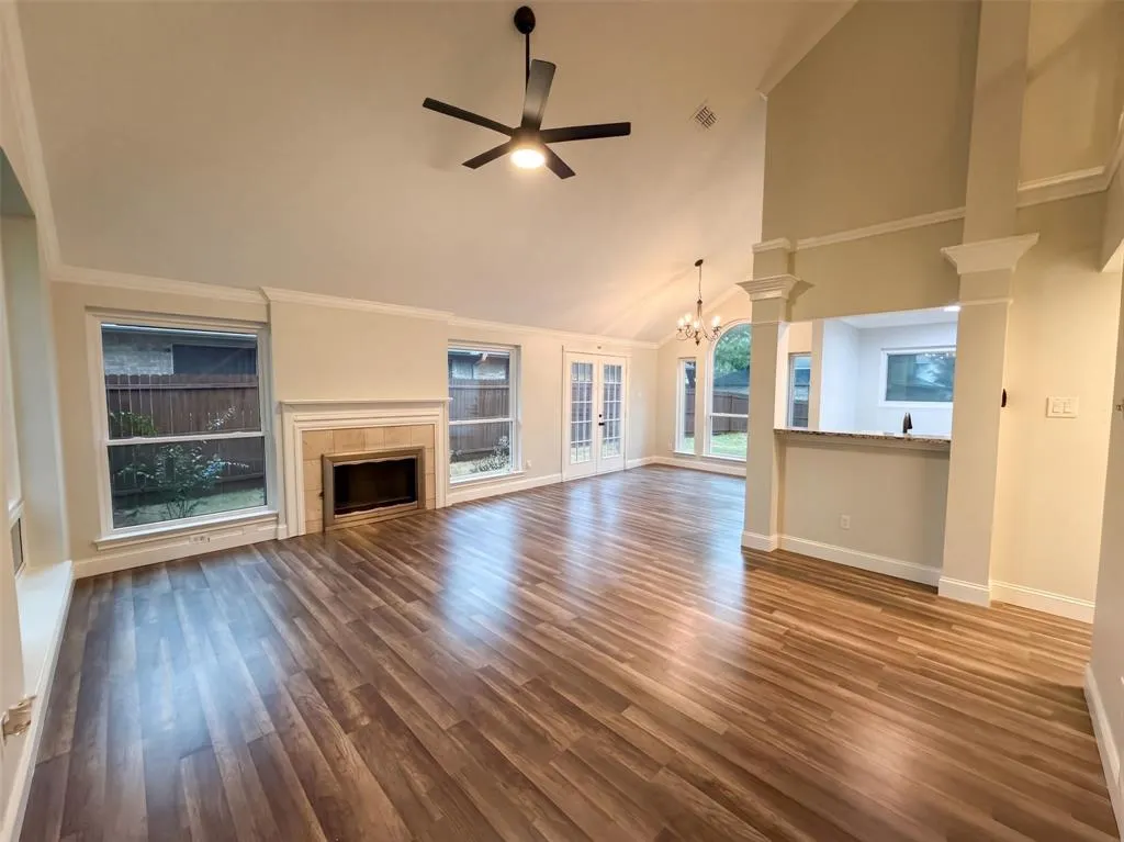 2228 Silverthorn Lane
