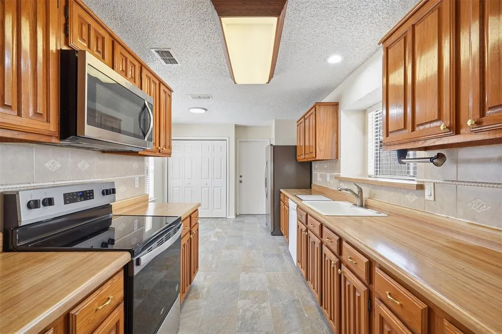 2406 Amber Hill Lane